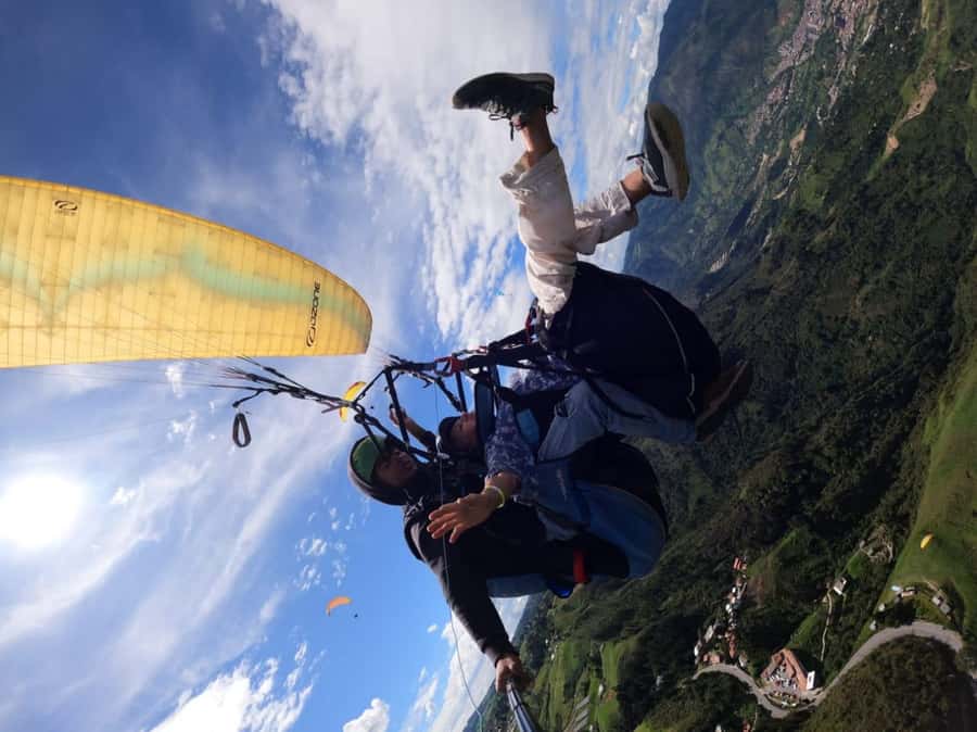 Medellin: Paragliding flight with GoPro photos and videos - Arriving at the GTOPIK office