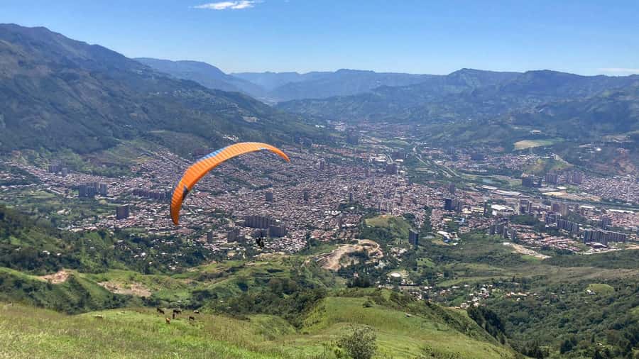 Medellín Paragliding - Go Pro Included - Key points before you book