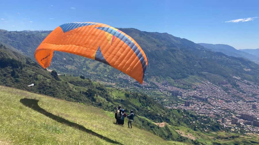 Medellín Paragliding - Go Pro Included - Fifteen minutes above Medellín