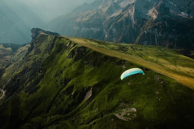 Mürren Lauterbrunnen: Paragliding Panorama Tandem Flights - Mürren, the first major view below you