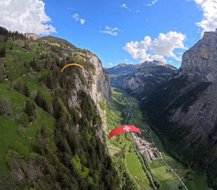 Mürren: Paragliding over Lauterbrunnen Cliffs and Waterfalls - Meeting at the Schilthornbahn station