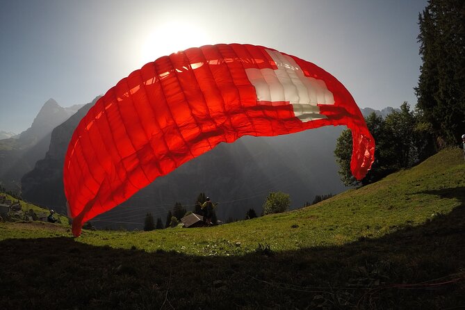 Mürren: Paragliding over the Lauterbrunnen Valley - The takeoff: a short run into open air