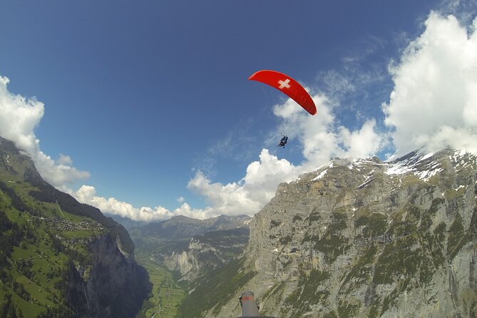 Mürren: Paragliding over the Lauterbrunnen Valley - Flying above the Eiger, Schilthorn, and waterfalls