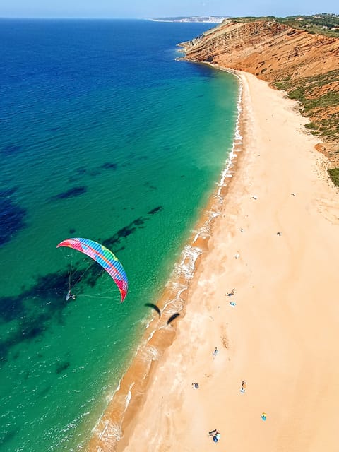 Nazare: Paragliding tandem flight - The Instructors Make the Difference