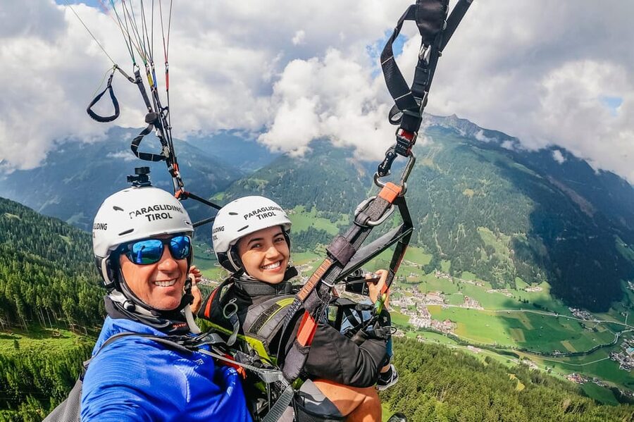 Neustift im Stubaital: Tandem Paragliding Flight - The flight over the Stubai Valley