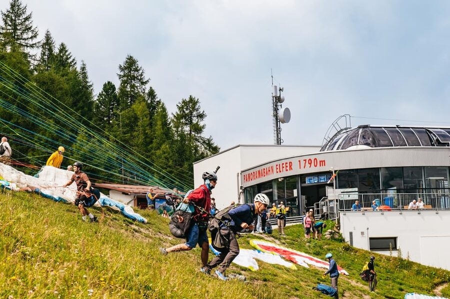Neustift im Stubaital: Tandem Paragliding Flight - Landing and the flight certificate