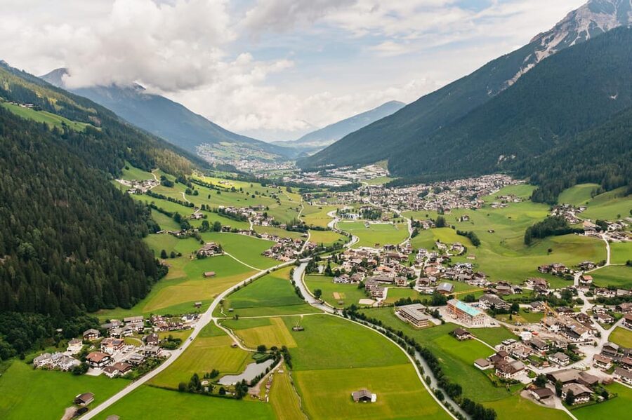 Neustift im Stubaital: Tandem Paragliding Flight - Meeting at Elferlift in Neustift