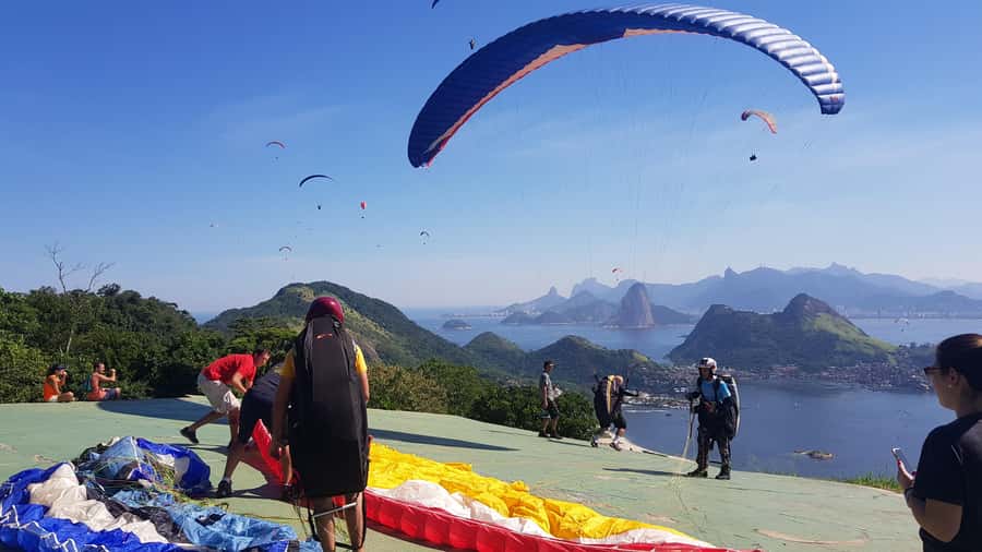 Niterói: Paragliding Experience with GoPro Photos and Video - Why Niterói is such a good place to fly