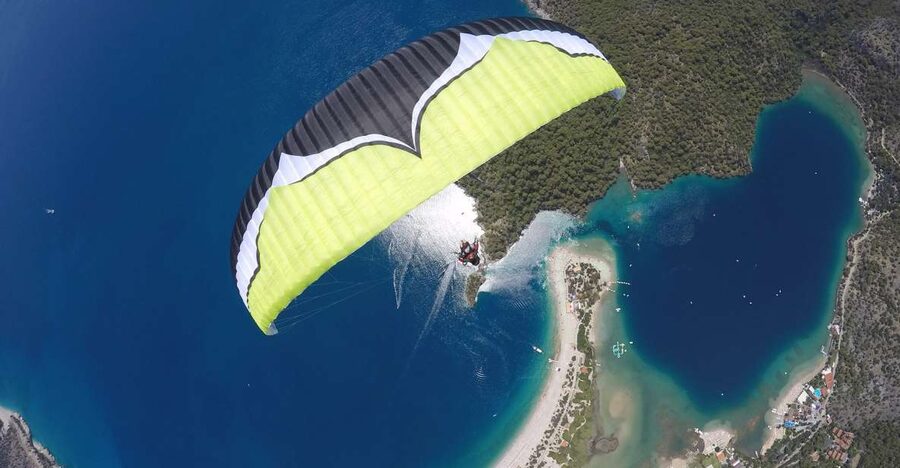 Oludeniz: Blue Lagoon Paragliding Flight Fethiye - Preparing for a tandem flight