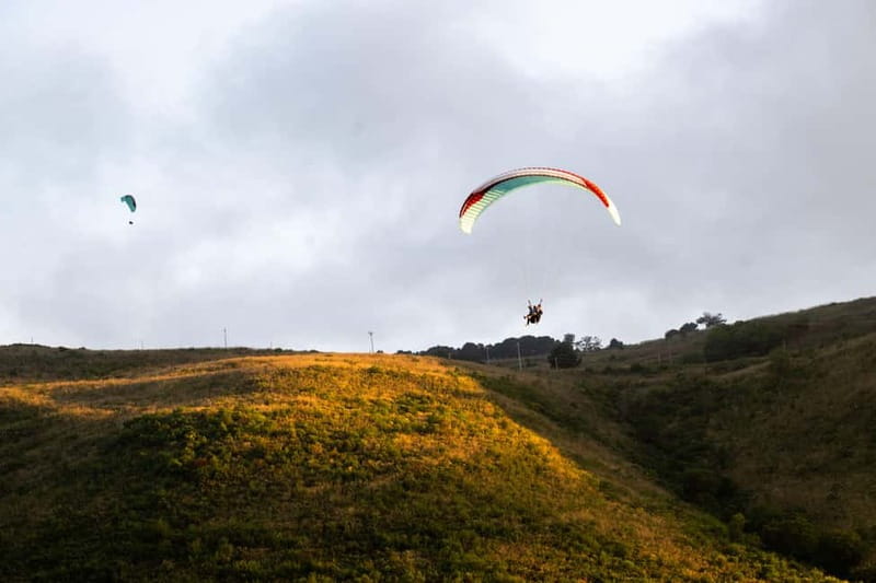 Palermo: paragliding flight with instructor foto and video - Meeting the pilots and getting ready