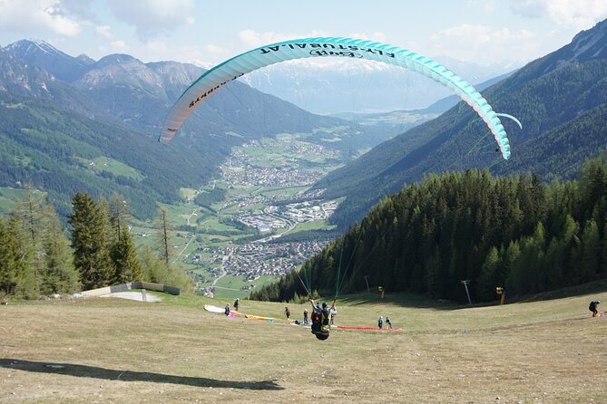 Paragliding adventure in Neustift im Stubaital - The lift ride is part of the buildup
