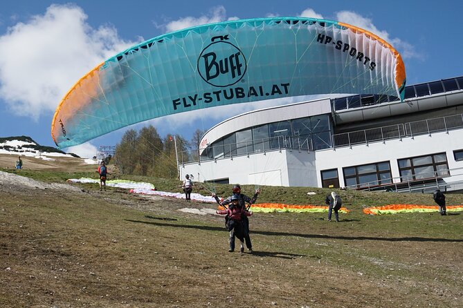 Paragliding adventure in Neustift im Stubaital - Safety briefing and tandem equipment