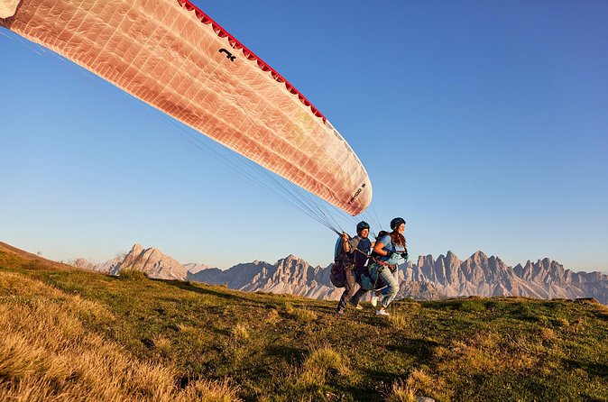 Paragliding adventure Plose/Brixen Dolomites for nature lovers - The landing and what happens afterward