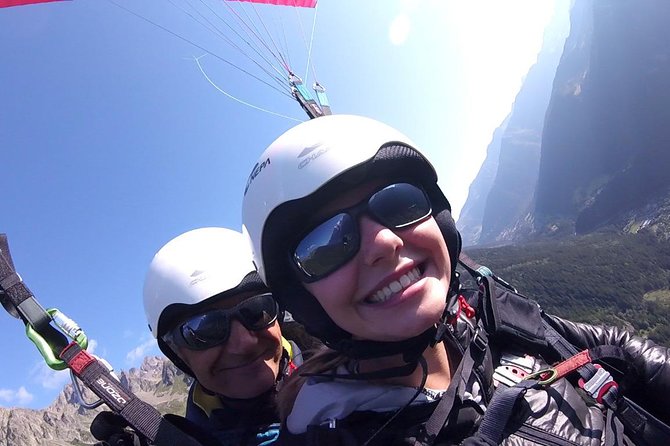 paragliding discovery flight - Landing in the valley with the flight images