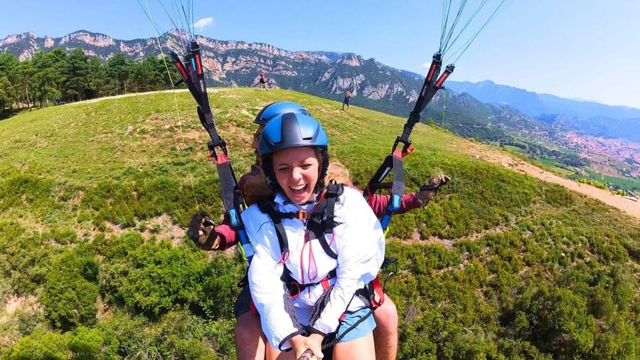 Paragliding: Experience the magic of flying near Barcelona. Report included - Why this flight works for beginners