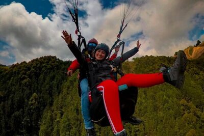 Paragliding flight in Medellin with expert pilots