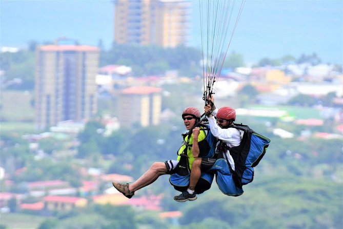 Paragliding Flight Las Terrazas 900 ft minimum guaranteed. - The safety checks before you leave the ground