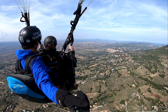 Paragliding flight over the Gardens of Ninfa - Meeting near the ruins of ancient Norba