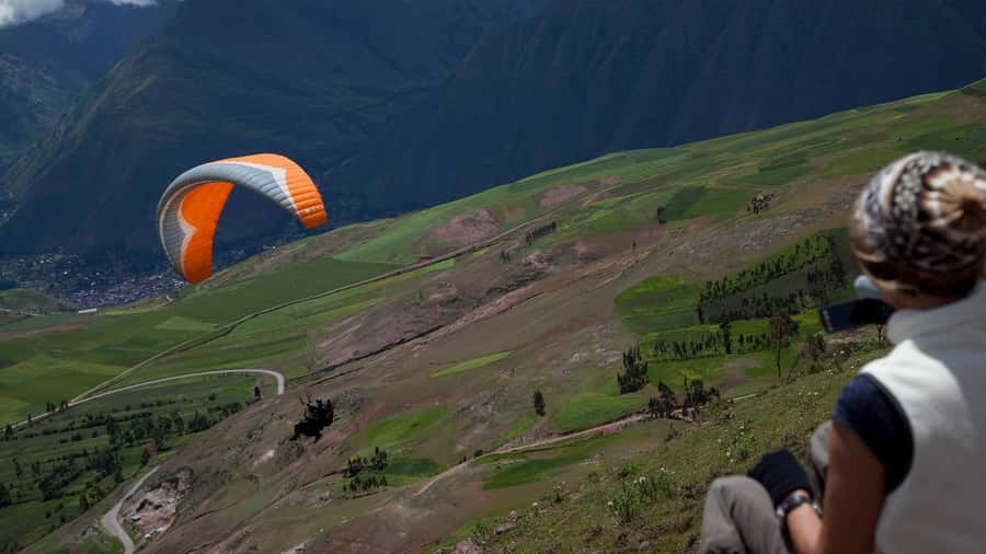 Paragliding flight through the Sacred Valley of the Incas - Leaving Cusco at 7:30 a.m.