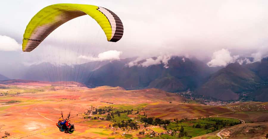 Paragliding flight through the Sacred Valley of the Incas - Cerro Sacro and the Sacred Valley View