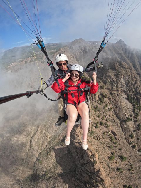Paragliding flight with a Spanish Champion 2021/2022. - Safety briefing, harness, and takeoff