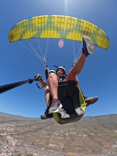 Paragliding flight with a Spanish Champion 2021/2022. - Who will enjoy this flight most?