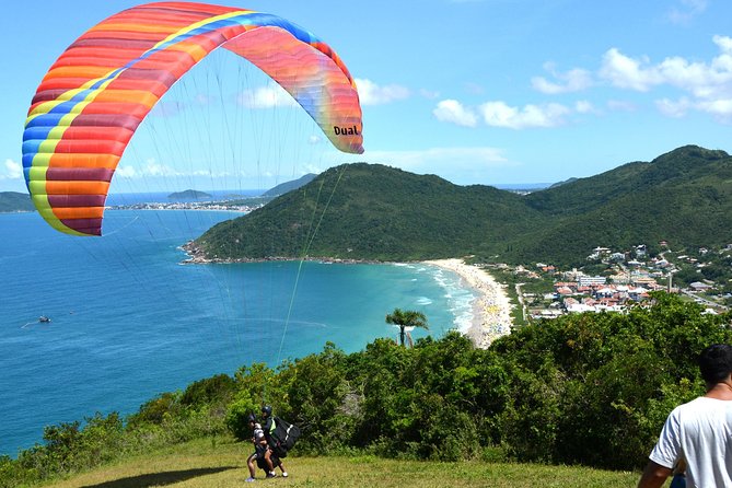 Paragliding flight with instructor in Florianópolis - Meeting the Team in São João do Rio Vermelho
