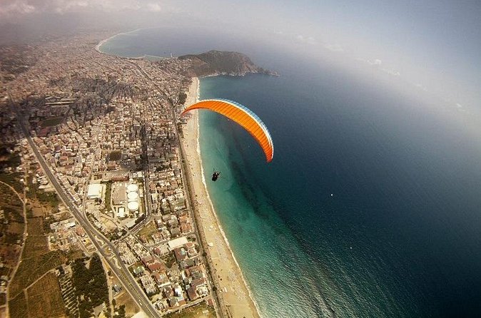 Paragliding in Alanya from Antalya region - The view over Cleopatra Beach and the Taurus hills