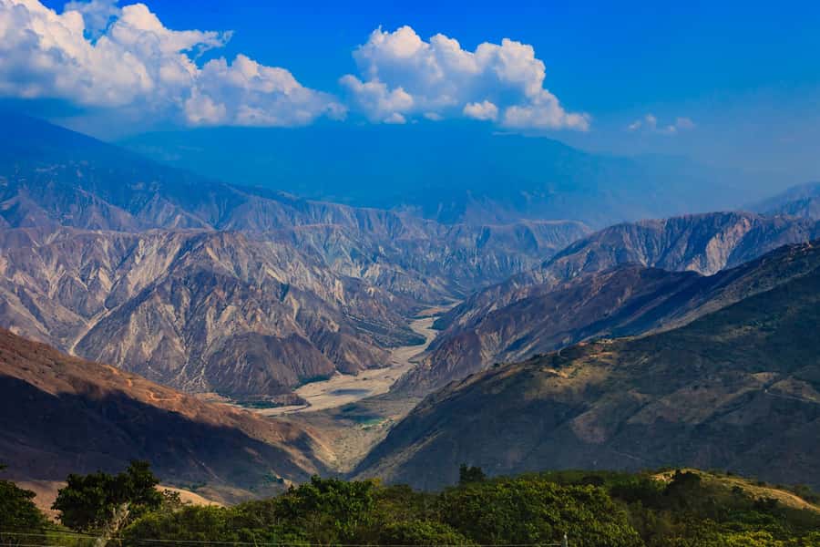 Paragliding in Cañon del Chicamocha - Meeting the pilot and preparing for takeoff