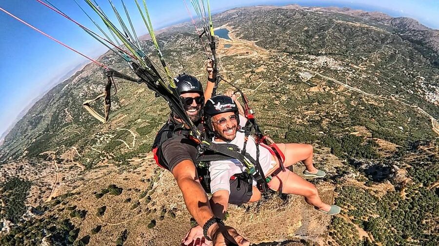 Paragliding in Chania - A possible glimpse of Caretta caretta turtles