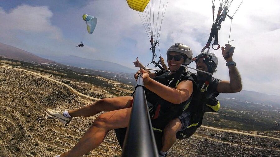 Paragliding in Chania - Arriving near Limnoupolis water park