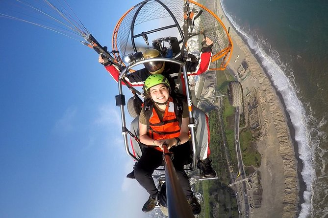 Paragliding in Lima - Costa Verde - Getting ready for the flight