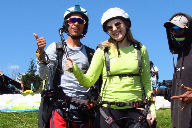 Paragliding in Medellin. - Arriving at Bello and meeting the team
