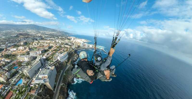 Paragliding in Puerto de la Cruz - Meeting at Plaza Rotonda Aceviño