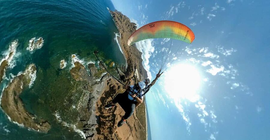 Paragliding in Puerto de la Cruz - The safety talk and transfer to takeoff