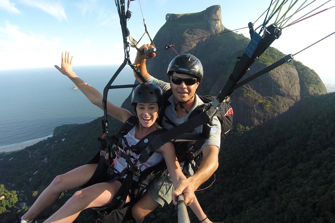Paragliding in Rio de Janeiro - Meeting at São Conrado and heading uphill