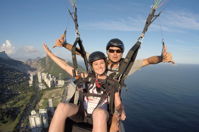 Paragliding in Rio de Janeiro - Coming down at São Conrado Beach