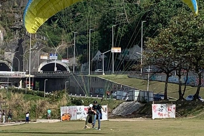 Paragliding in Rio de Janeiro - Launching near Pedra Bonita