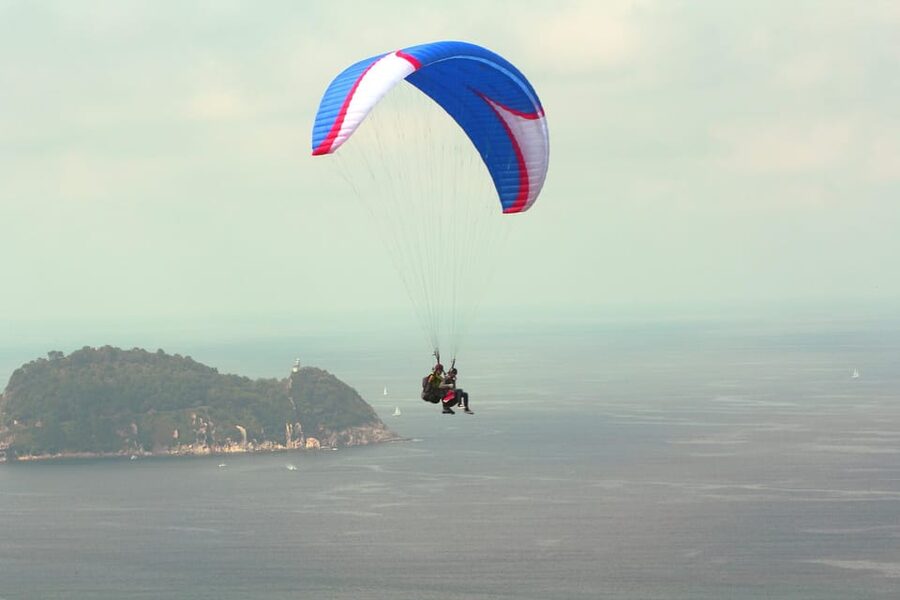 Paragliding in San Sebastian - 30 to 45 minutes above the Cantabrian Sea