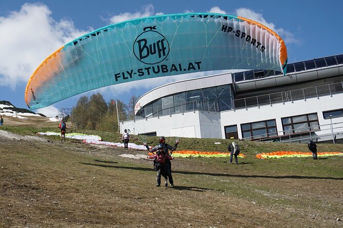 Paragliding in the morning - Ten minutes above the Stubai Valley
