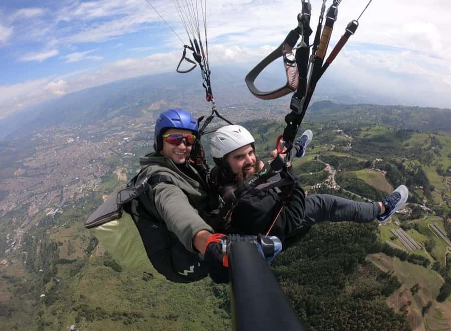 Paragliding Medellin with Transportation and free Videos - Quick facts about the Medellín paragliding flight