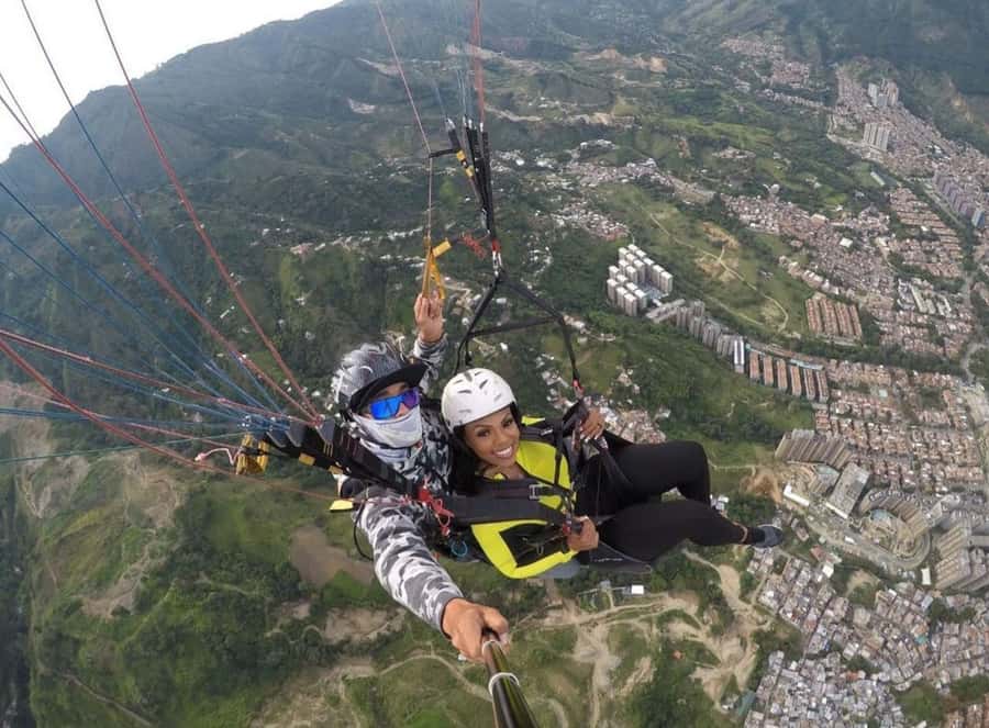 Paragliding Medellin with Transportation and free Videos - Leaving Medellín for San Félix at 10:00 AM