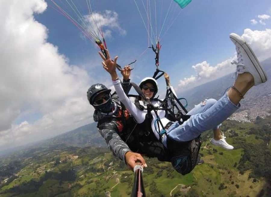 Paragliding Medellin with Transportation and free Videos - GoPro photos and videos without holding your phone