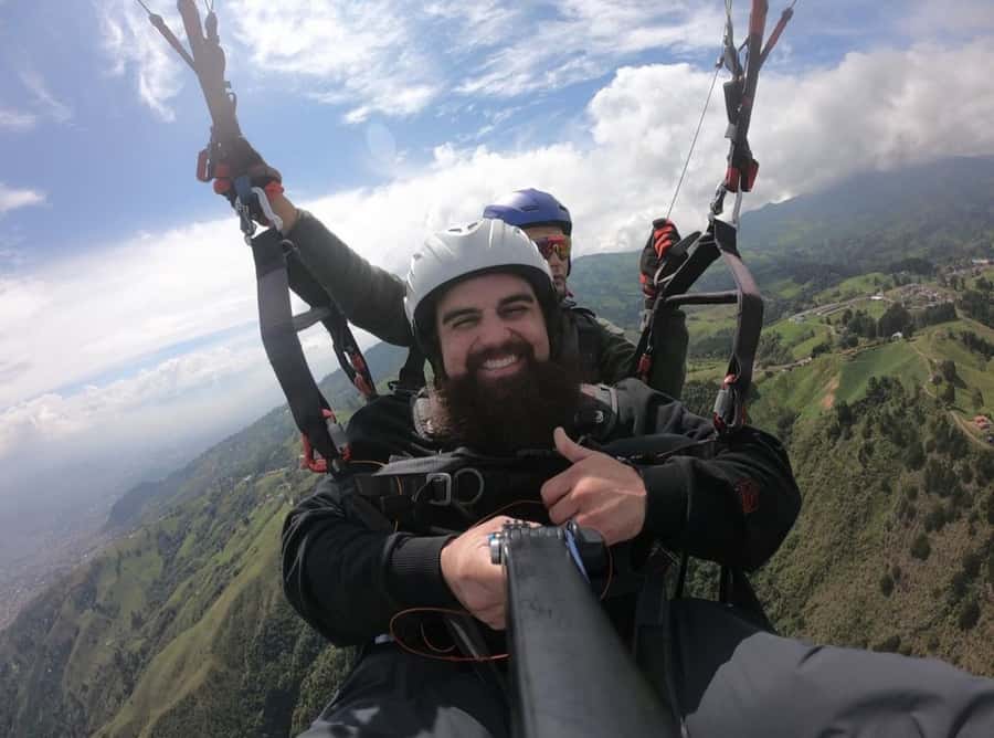 Paragliding Medellin with Transportation and free Videos - Safety, comfort, and the role of your pilot