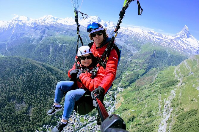 Paragliding mountain flight - The pilots are a major part of the experience