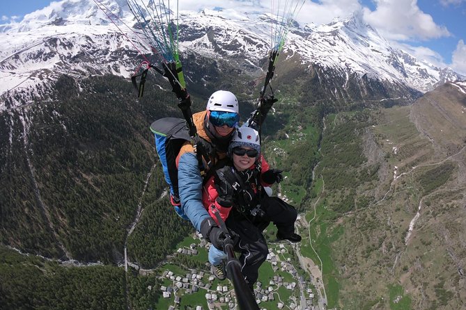 Paragliding mountain flight - Who will enjoy this most