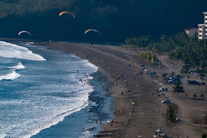Paragliding tandem flight 1.500 ft & up - Taking off above Jaco Bay