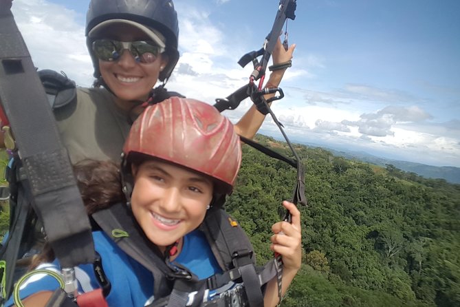 Paragliding tandem flight 1.500 ft & up - A 20-minute flight powered by warm air