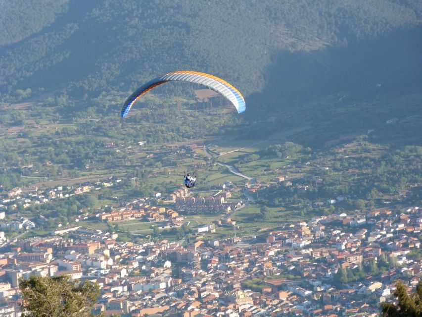 Paragliding Tandem Flight from Madrid - A 15 to 25 minute flight