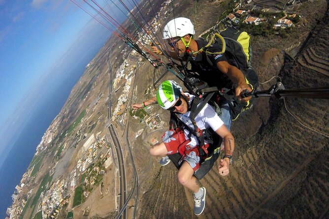 Paragliding Tandem Flight in Tenerife South ¡HOLA! - Why Tenerife is worth seeing from a paraglider